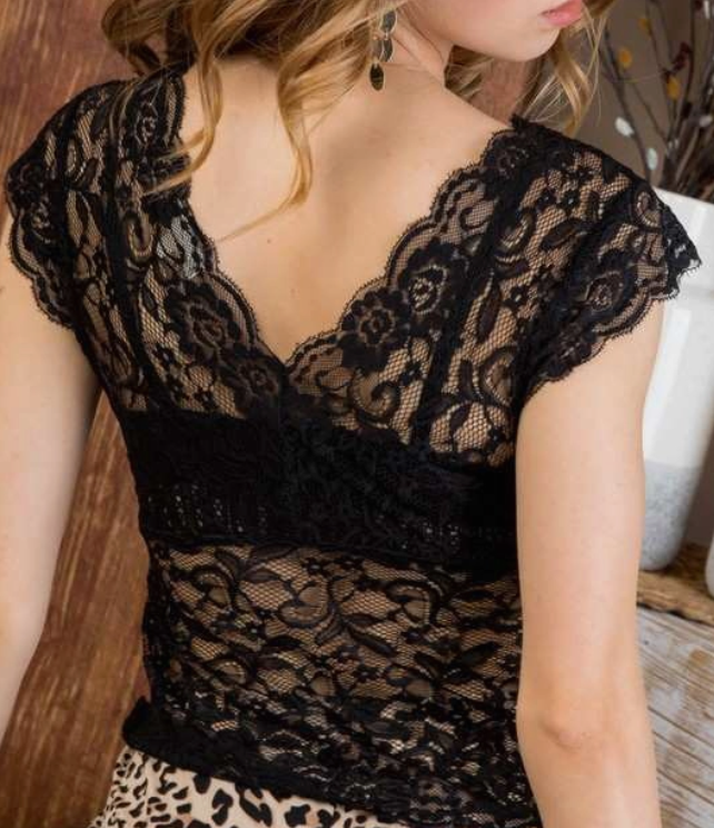 Scallop Edge Sleeveless Lace Bra Top.